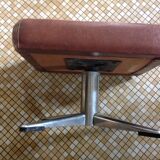 Low swivel stool