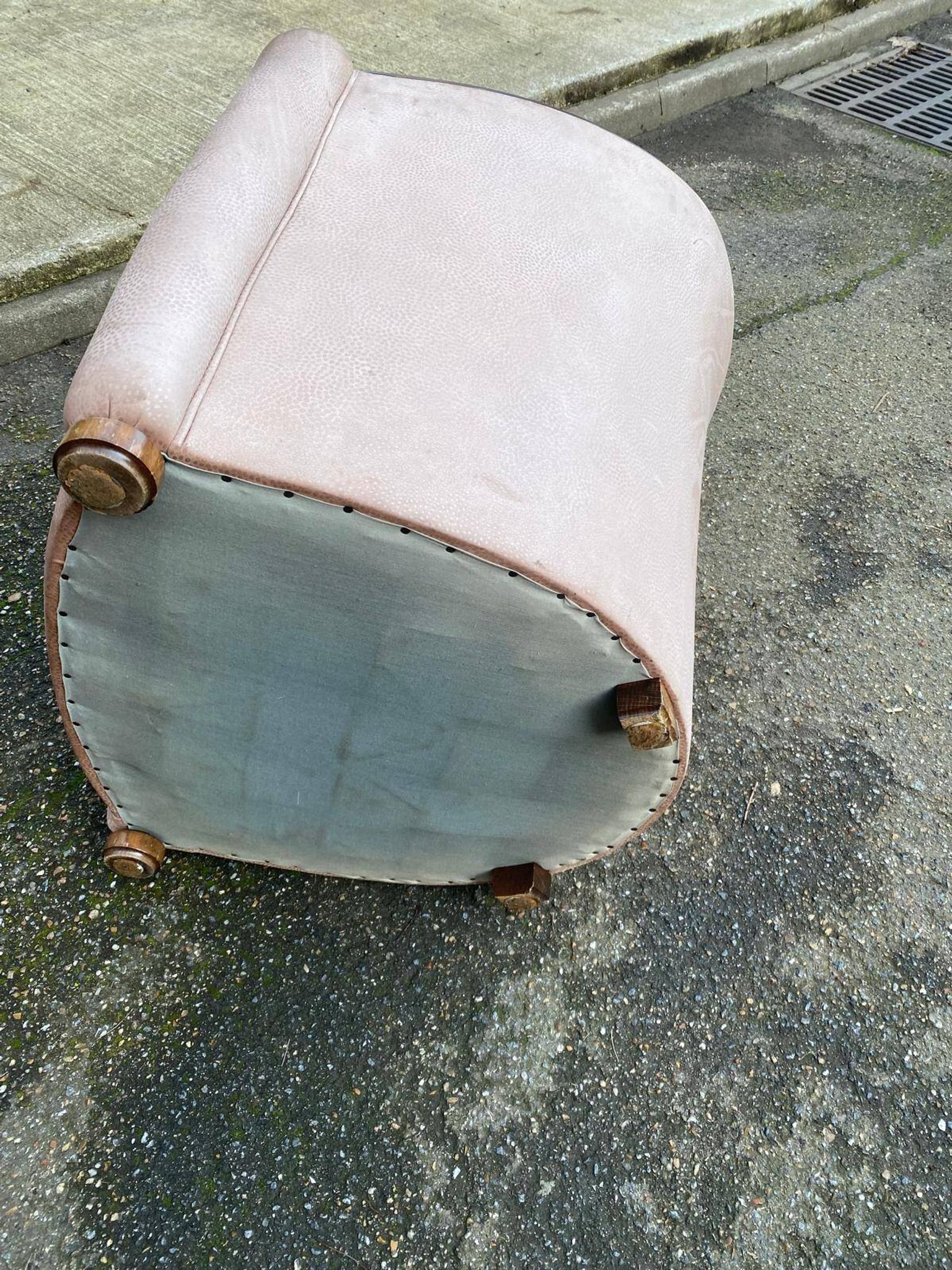 Art Deco club armchair Daisy Simon in beige leather and wood.