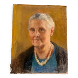 Portrait of a woman with a necklace