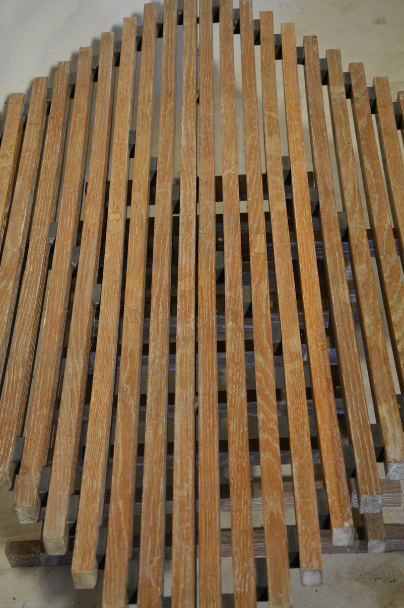 Table ajourée en bois 1980