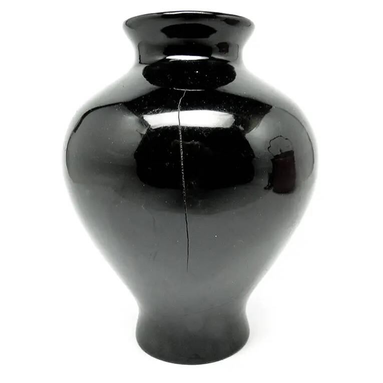 Minimalism vase, black lacquer, mother-of-pearl inlay, Japan, 1950s