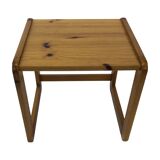 Ensemble vintage de trois tables d'appoint en pin, tables gigognes, années 1970