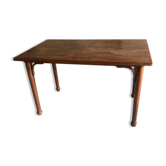 Fichel bistro table