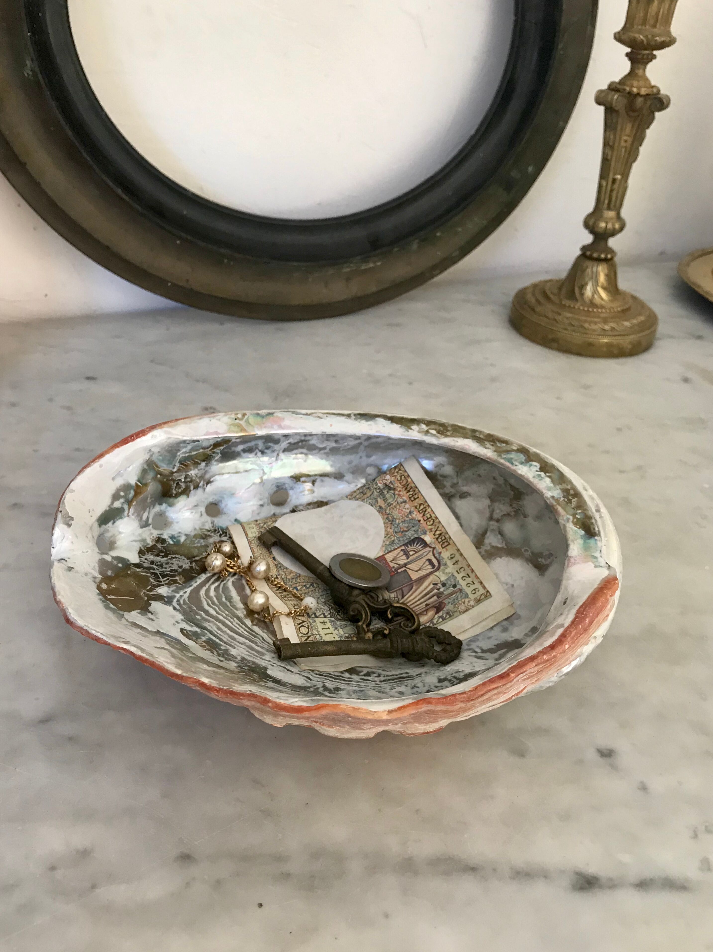 Shell trinket bowl in mother-of-pearl