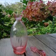Carafe à liqueur en verre rose