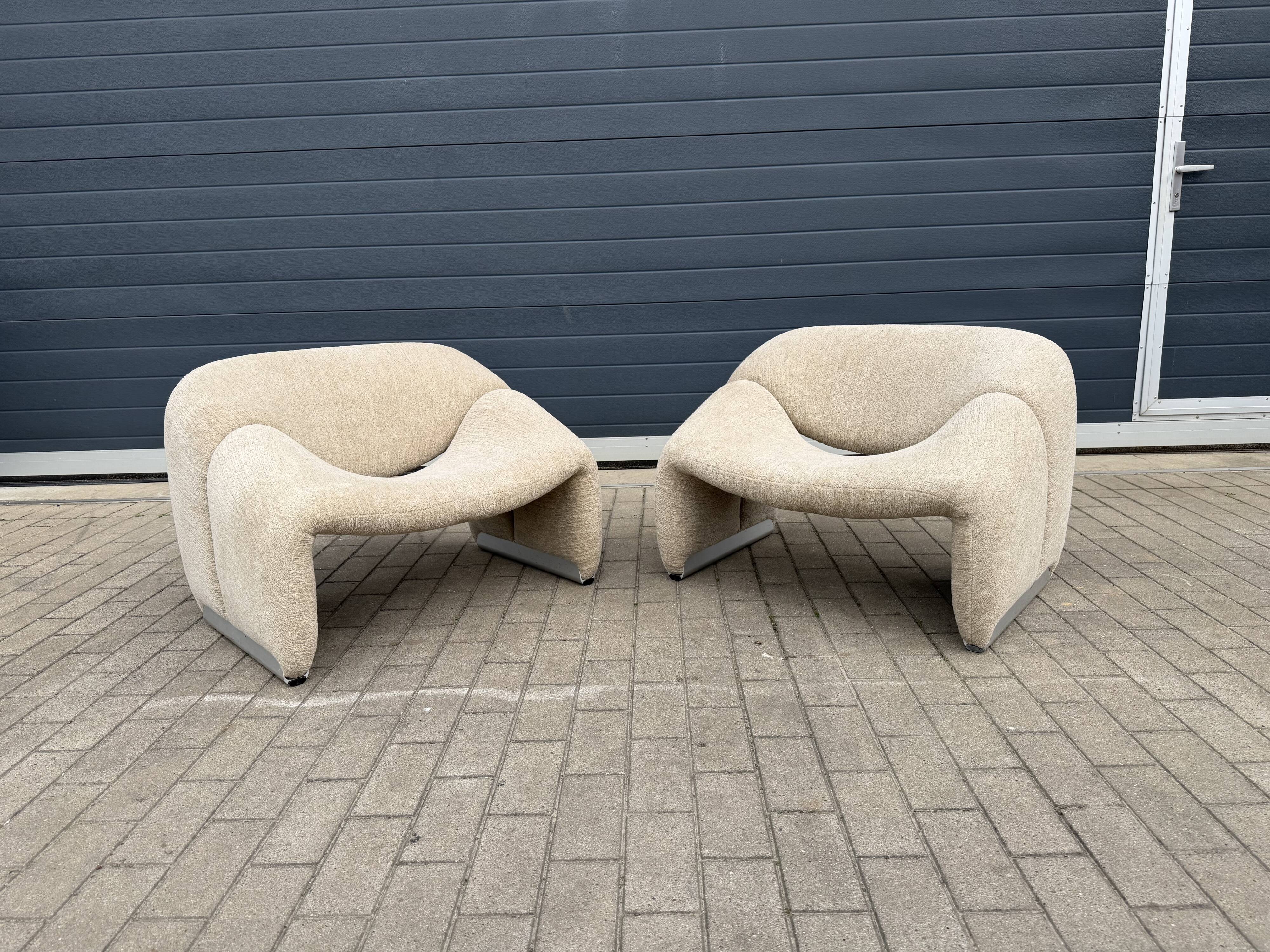 2x Artifort Groovy F598 Pierre Paulin, Pierre Frey: Chenille Igor (Sable)