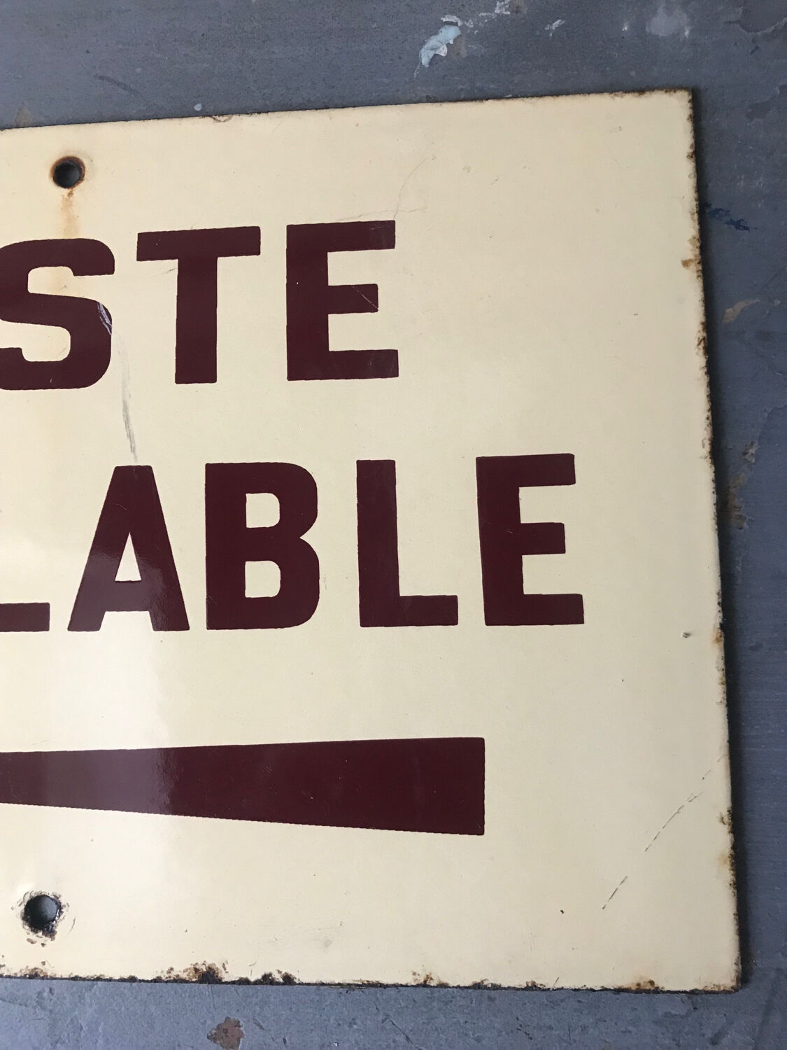 Enamelled plaque bike path