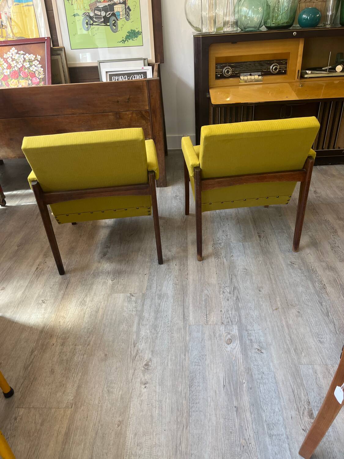Reclining chairs in armchairs