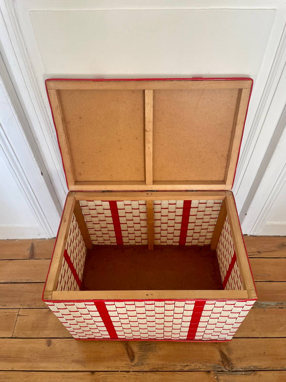 Vintage scoubidou storage chest 1960
