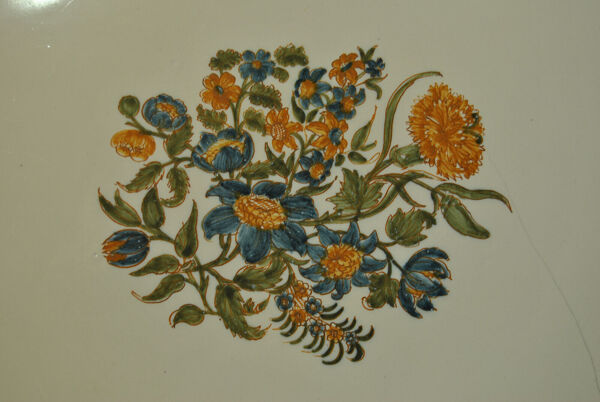 Plat bassin aiguière faïence Moustiers Sud France 18e siècle fleur solanée