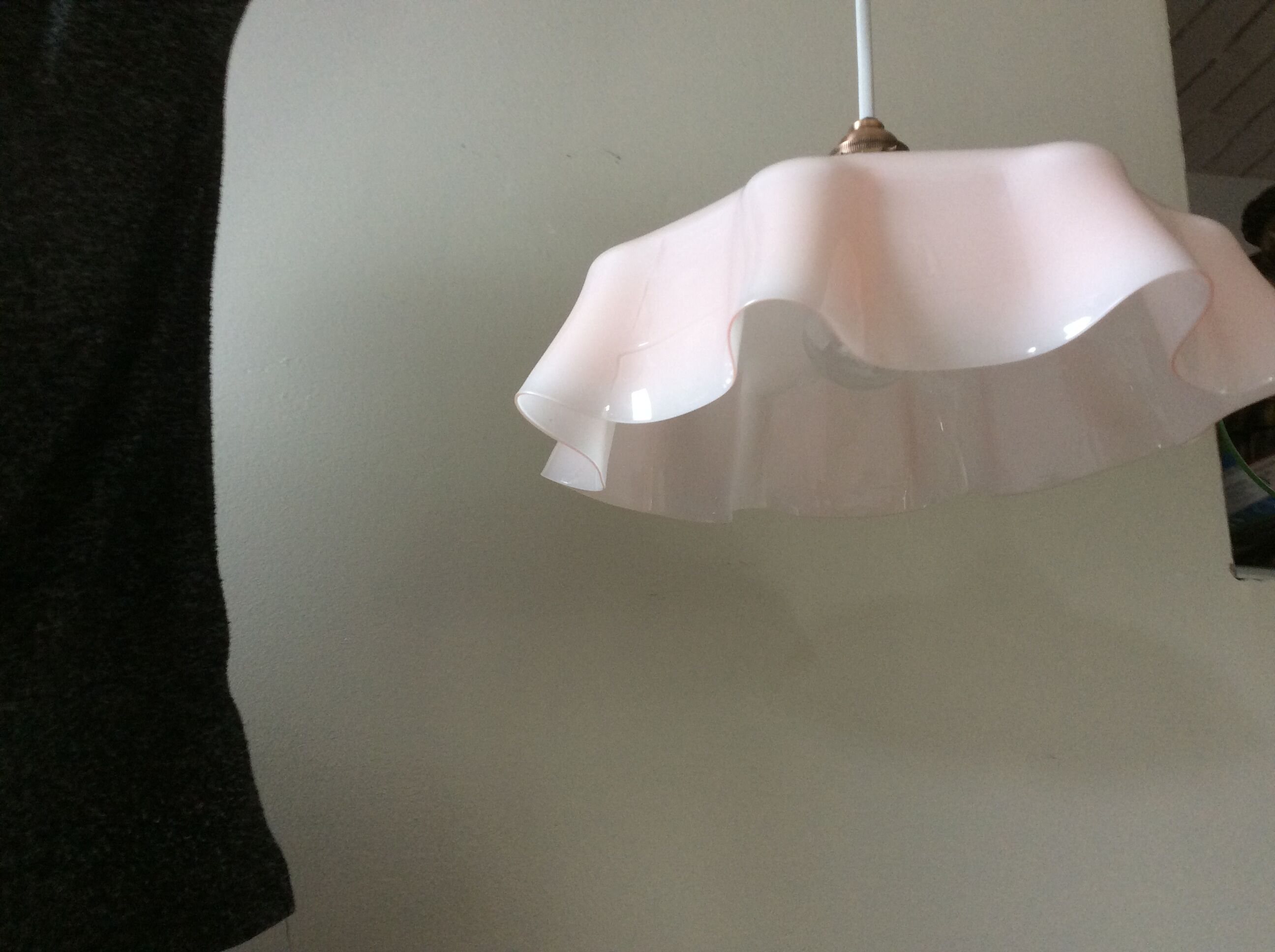 Suspension en opaline des années 30 -40