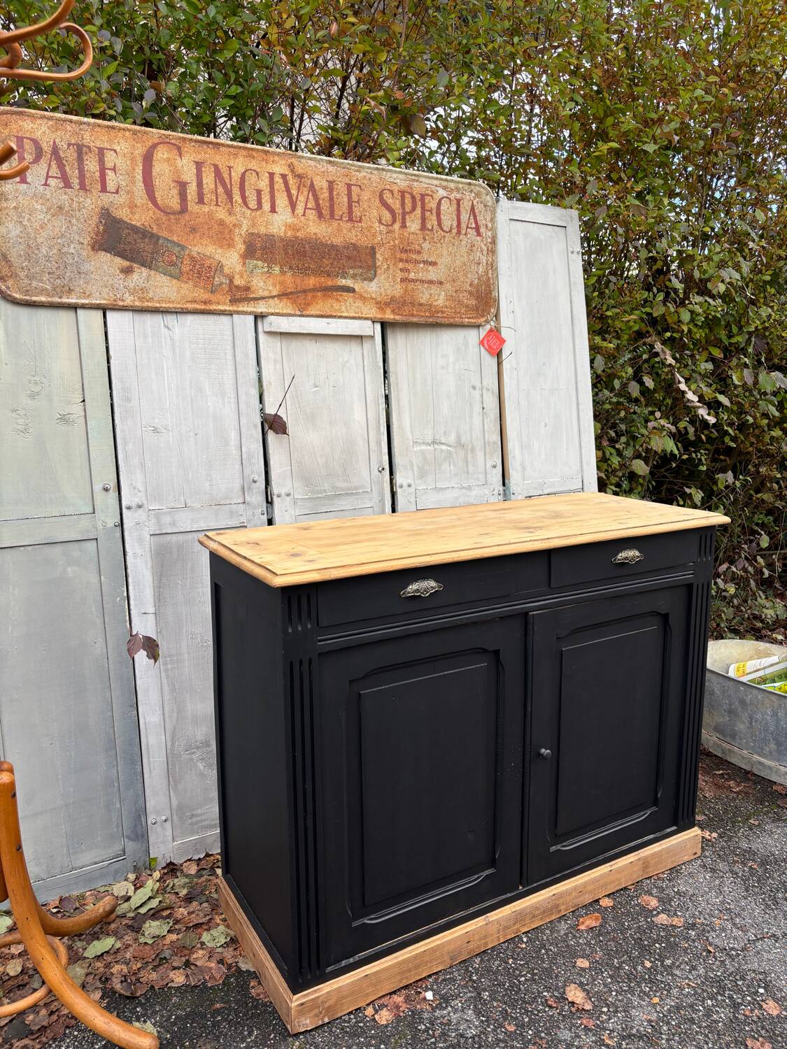 Buffet parisien noir