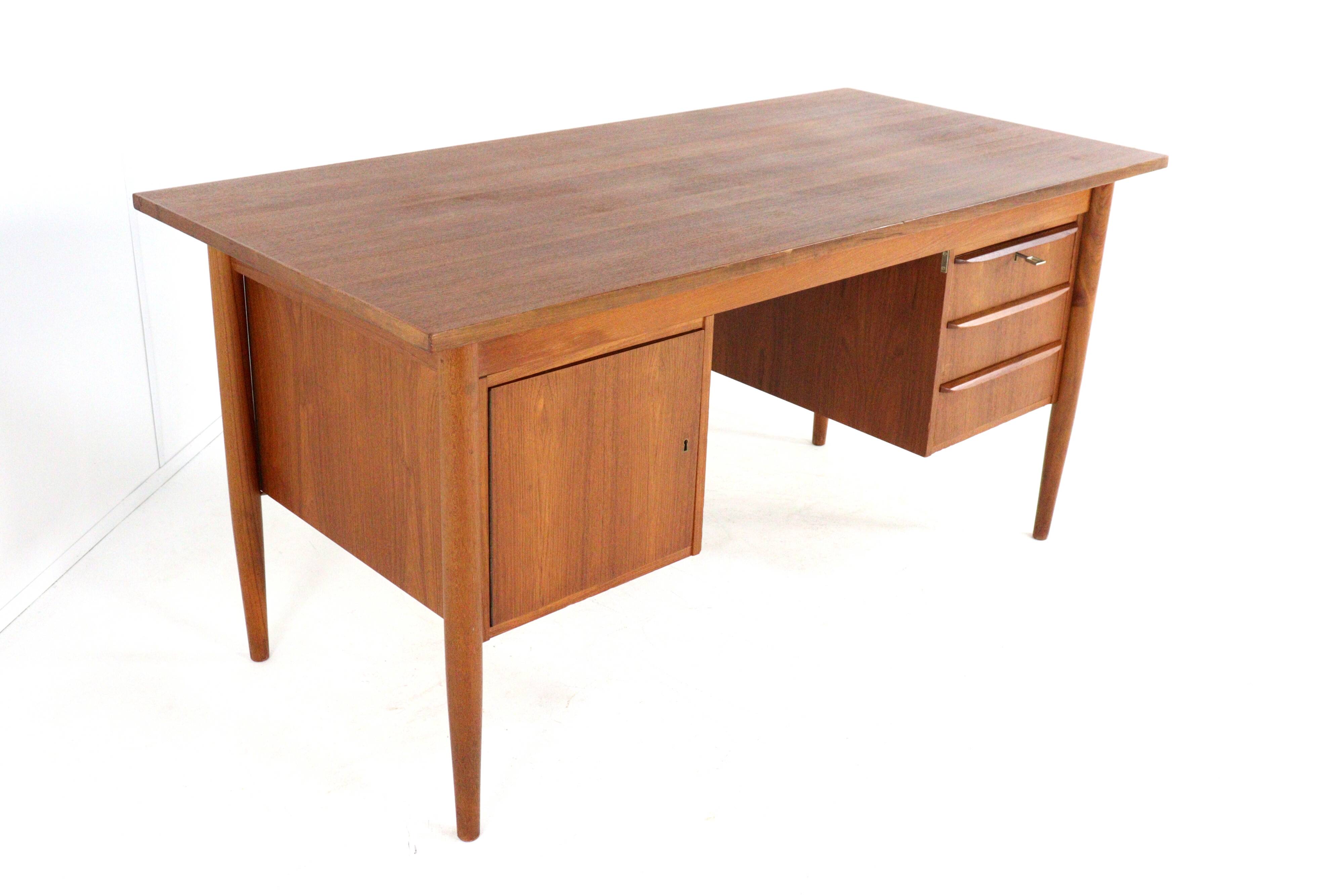 Gunnar Nielsen designer teak desk Tibergaard 'Hesselballe'
