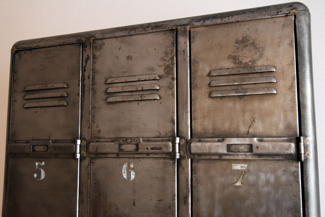Industrial metal vest 3 doors rounded corners