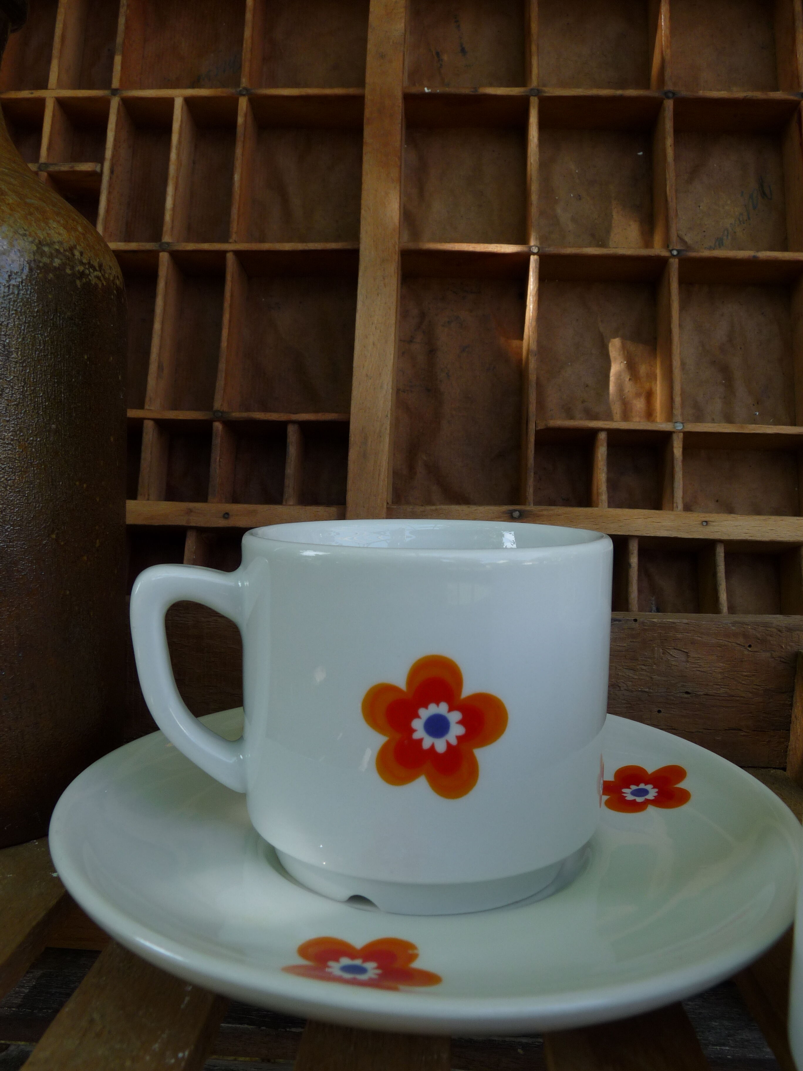 2 mugs and saucers in porcelain Colombia Vintage 1970s