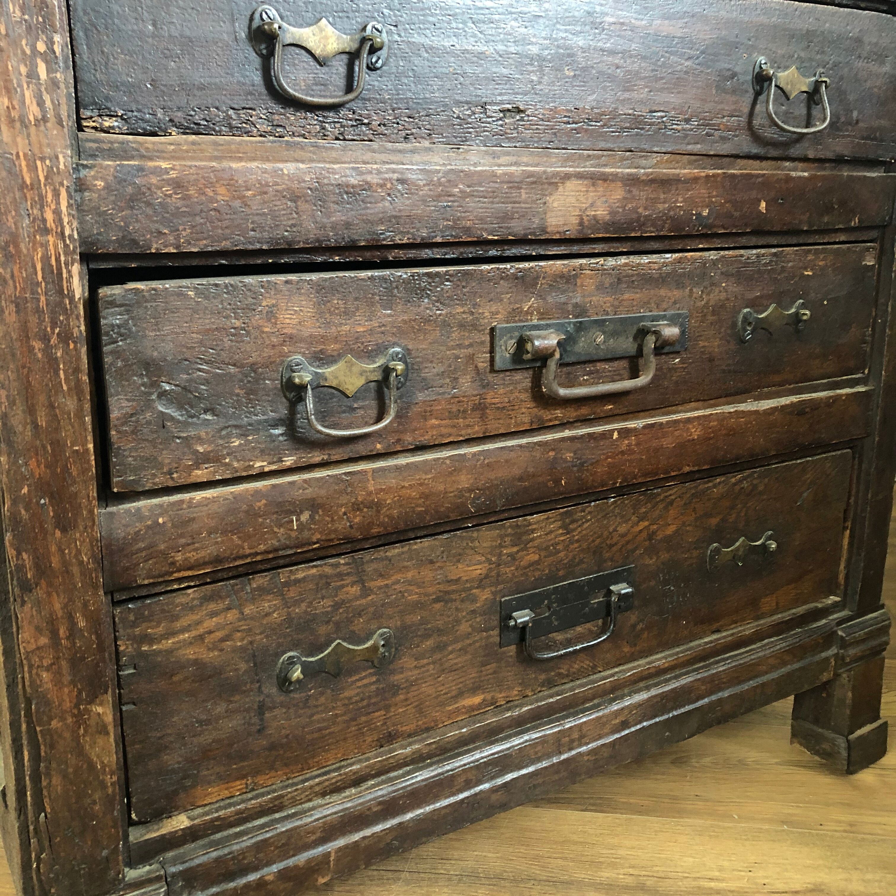 Former dresser - Popular Art XlX