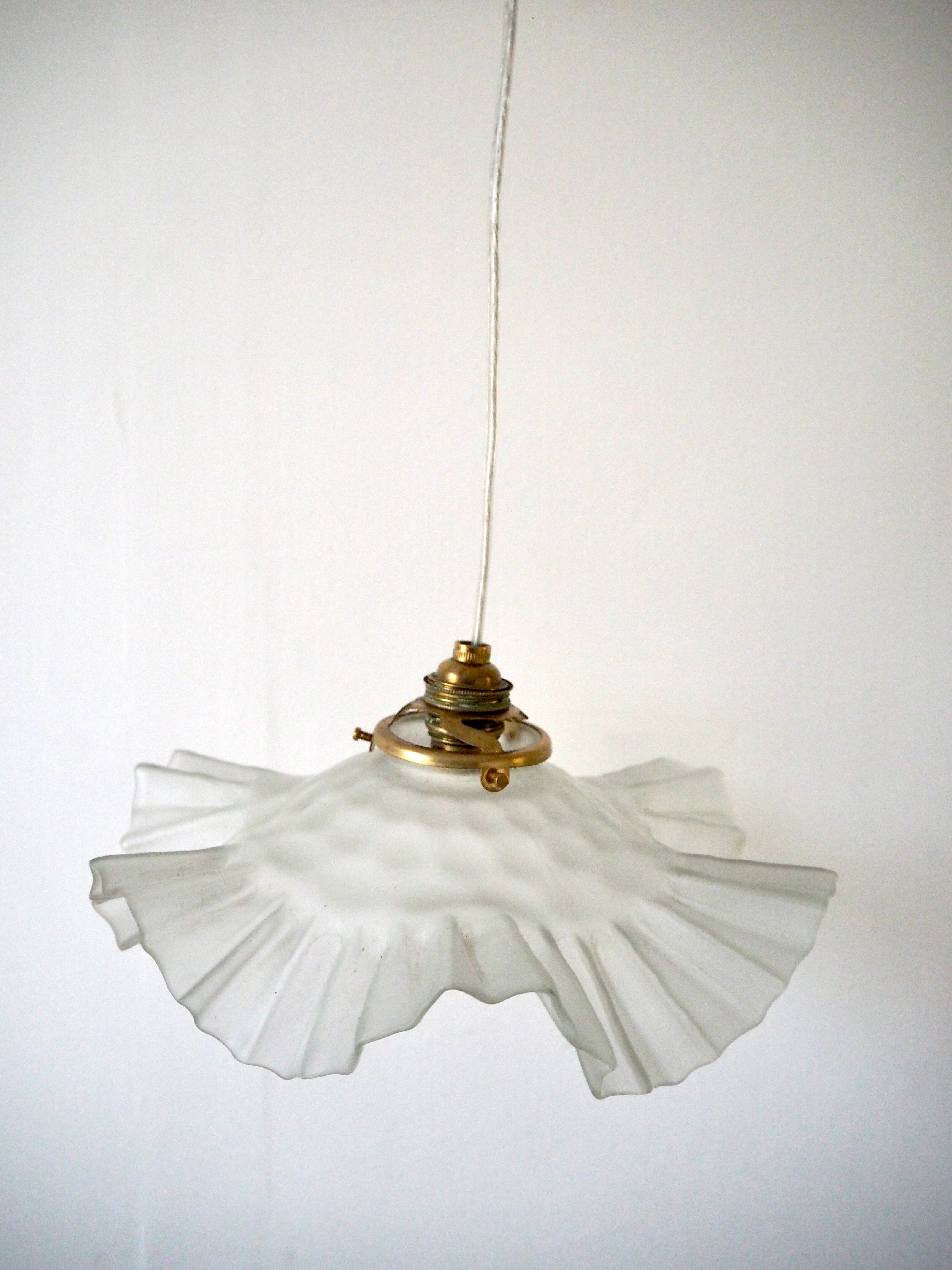 Suspension fleur en verre dépoli