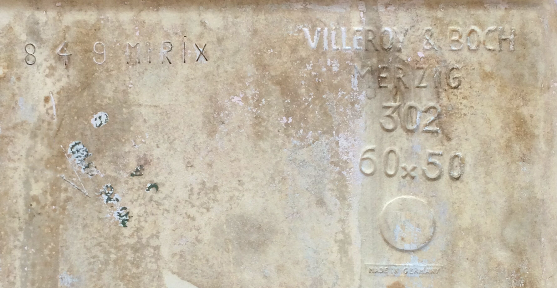 Porcelain evier official stamp