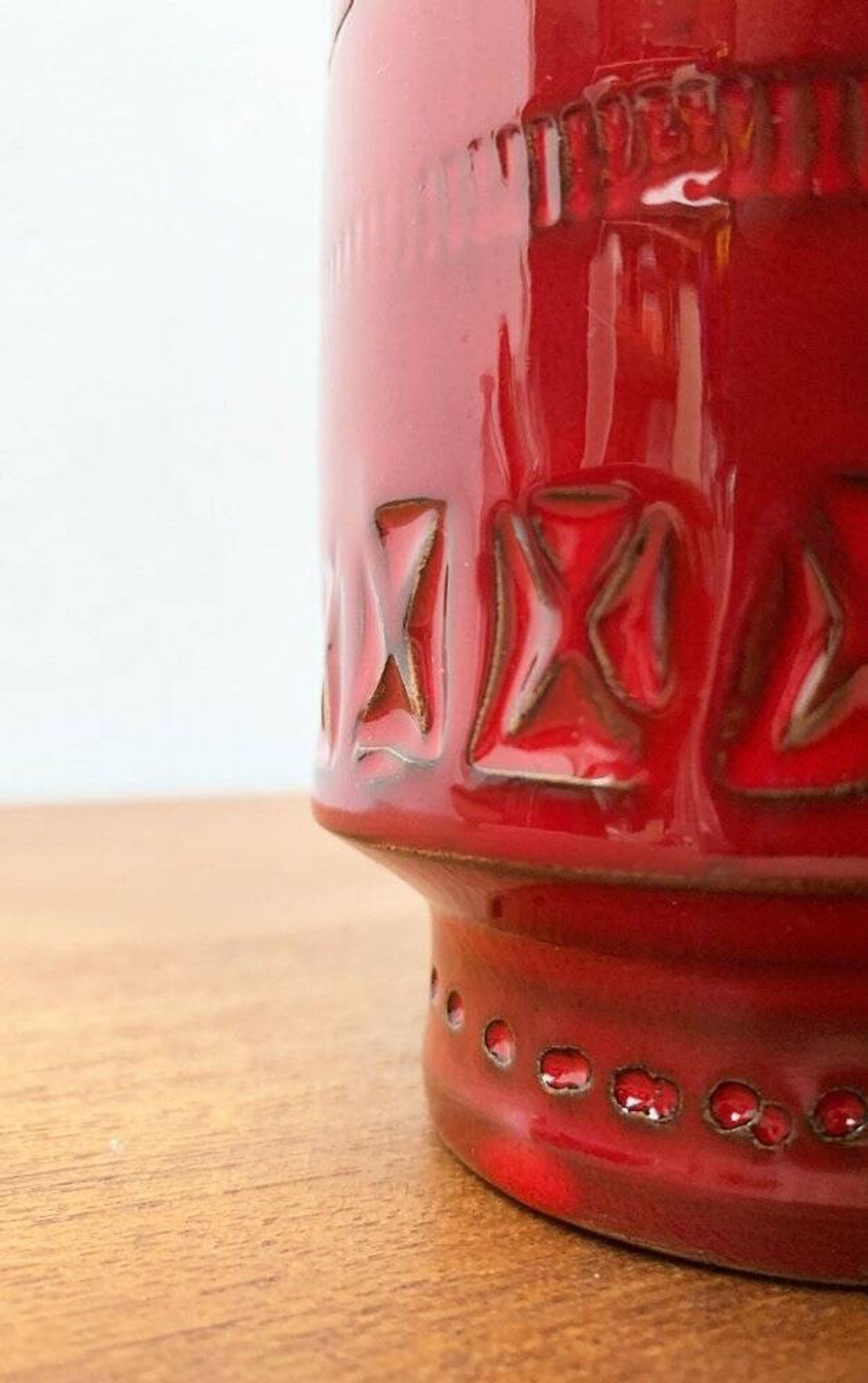 Red pottery vase Rimini Italian from the mid-century by Aldo Londi for Bitossi, 1960s.