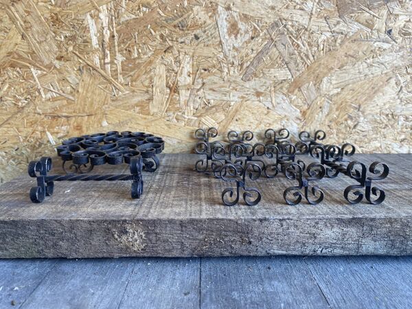 Service table dessous de plat + 8 porte couteaux ancien fer forgé noir
