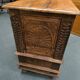 Meuble en bois sculpté
