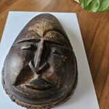 Masque africain en pierre