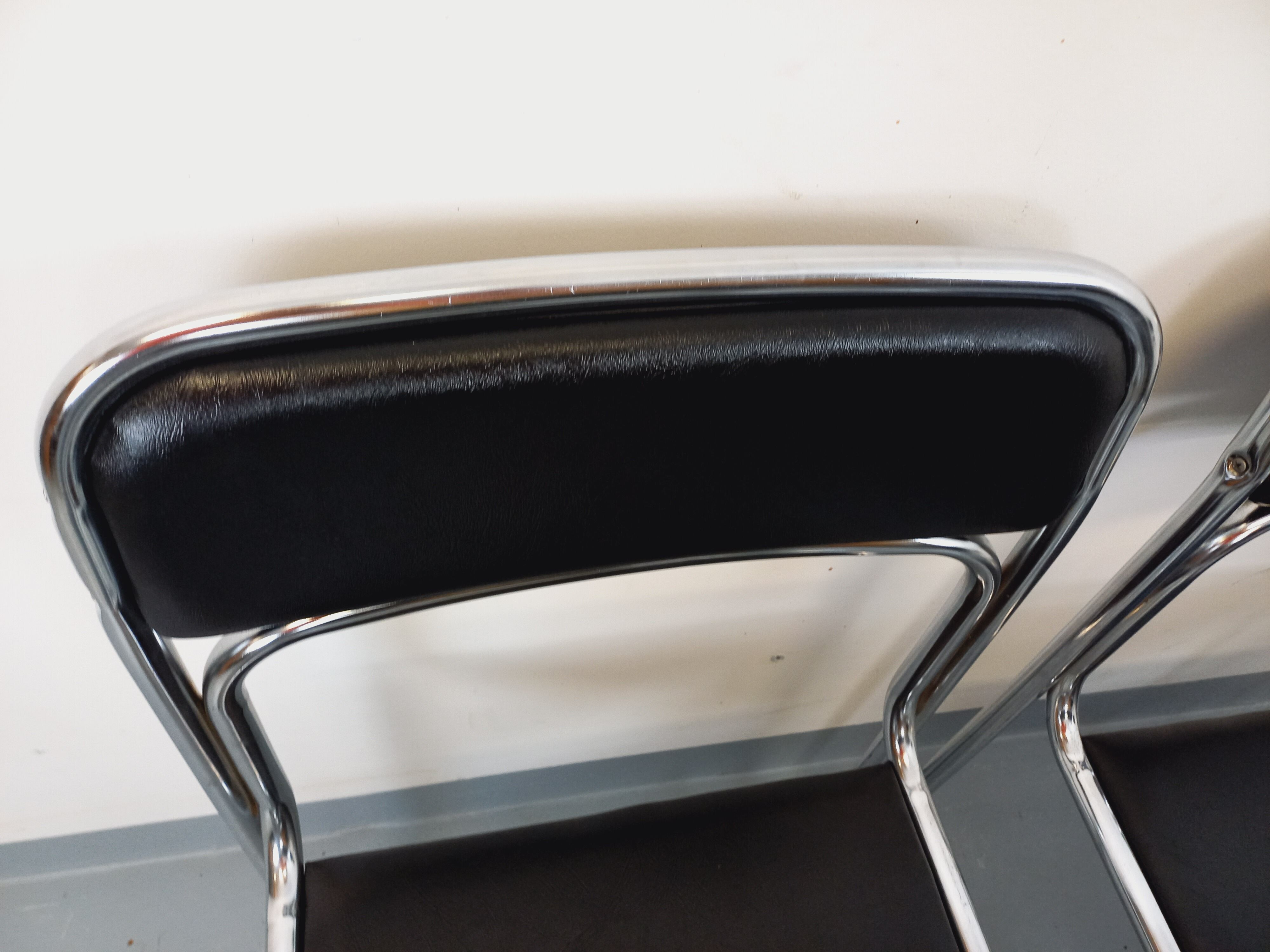 Set of 6 vintage Italian stackable chairs in chrome metal and skai.