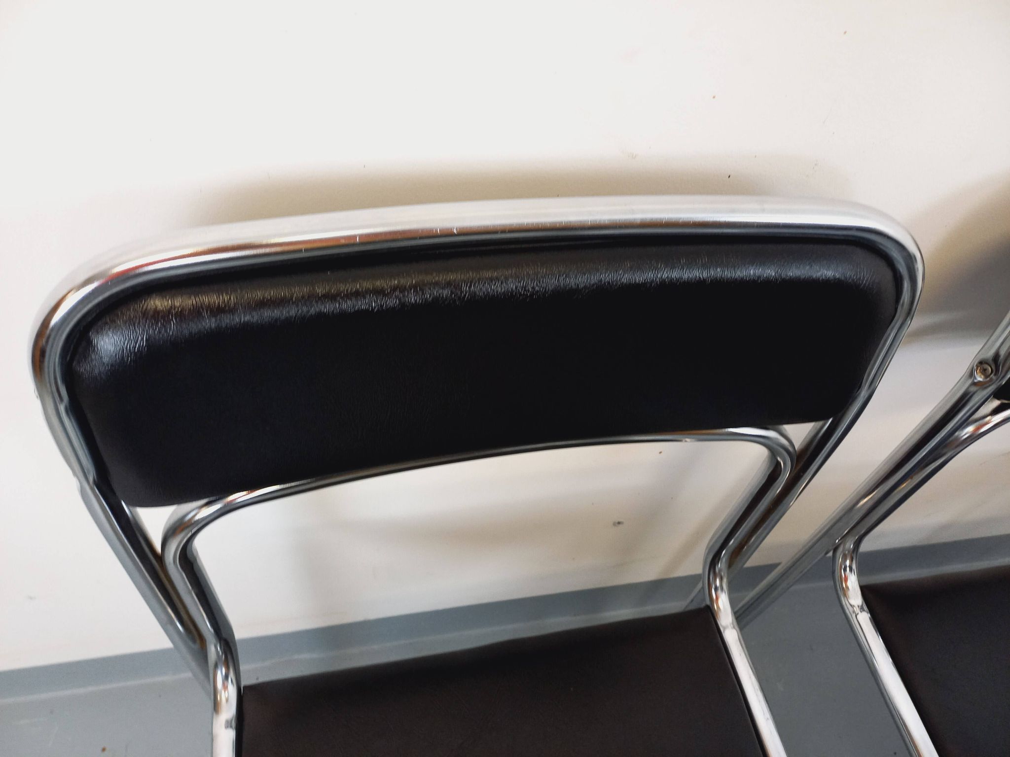 Set of 6 vintage Italian stackable chairs in chrome metal and skai.