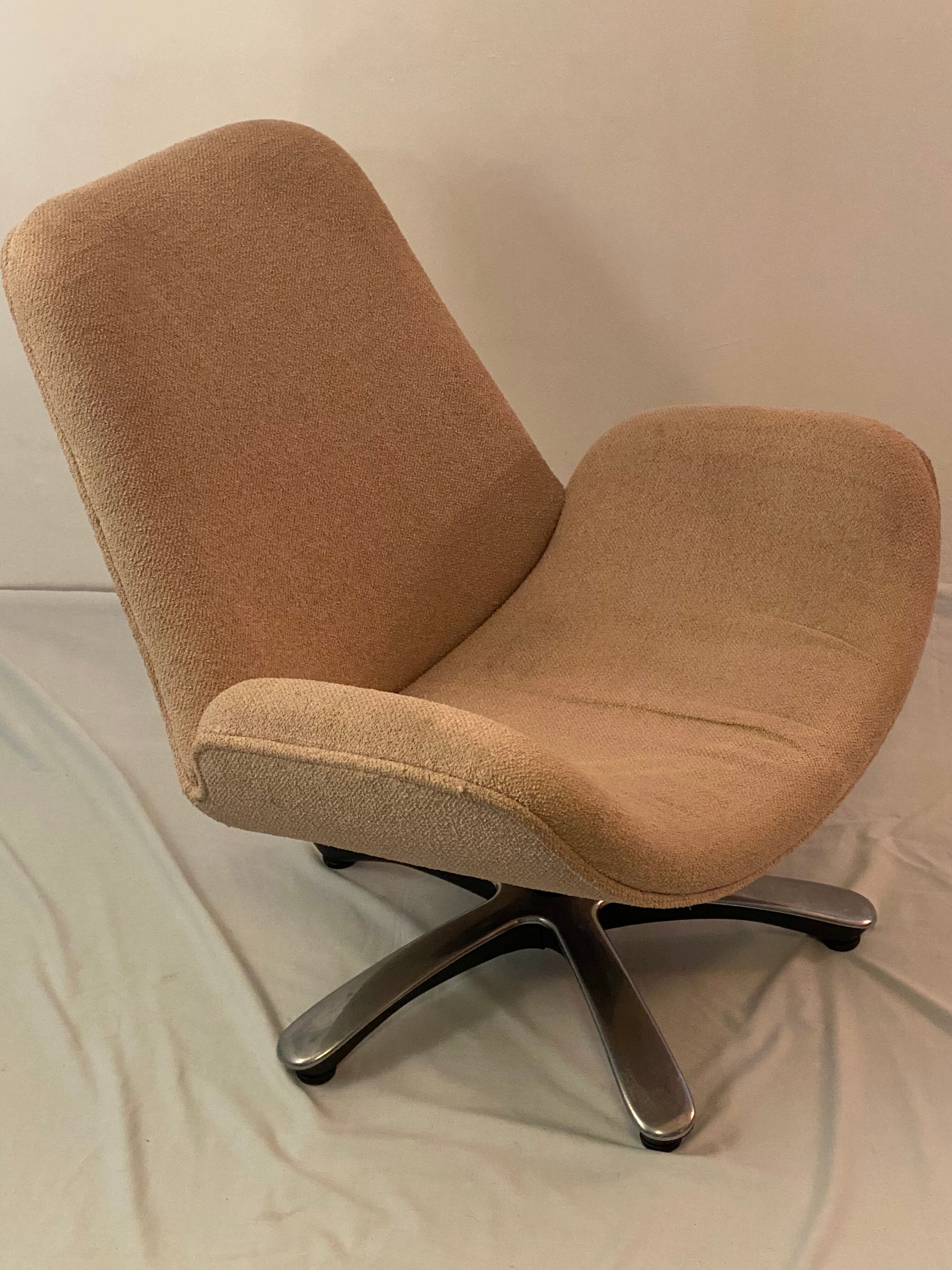 Vintage swan style swivel chair