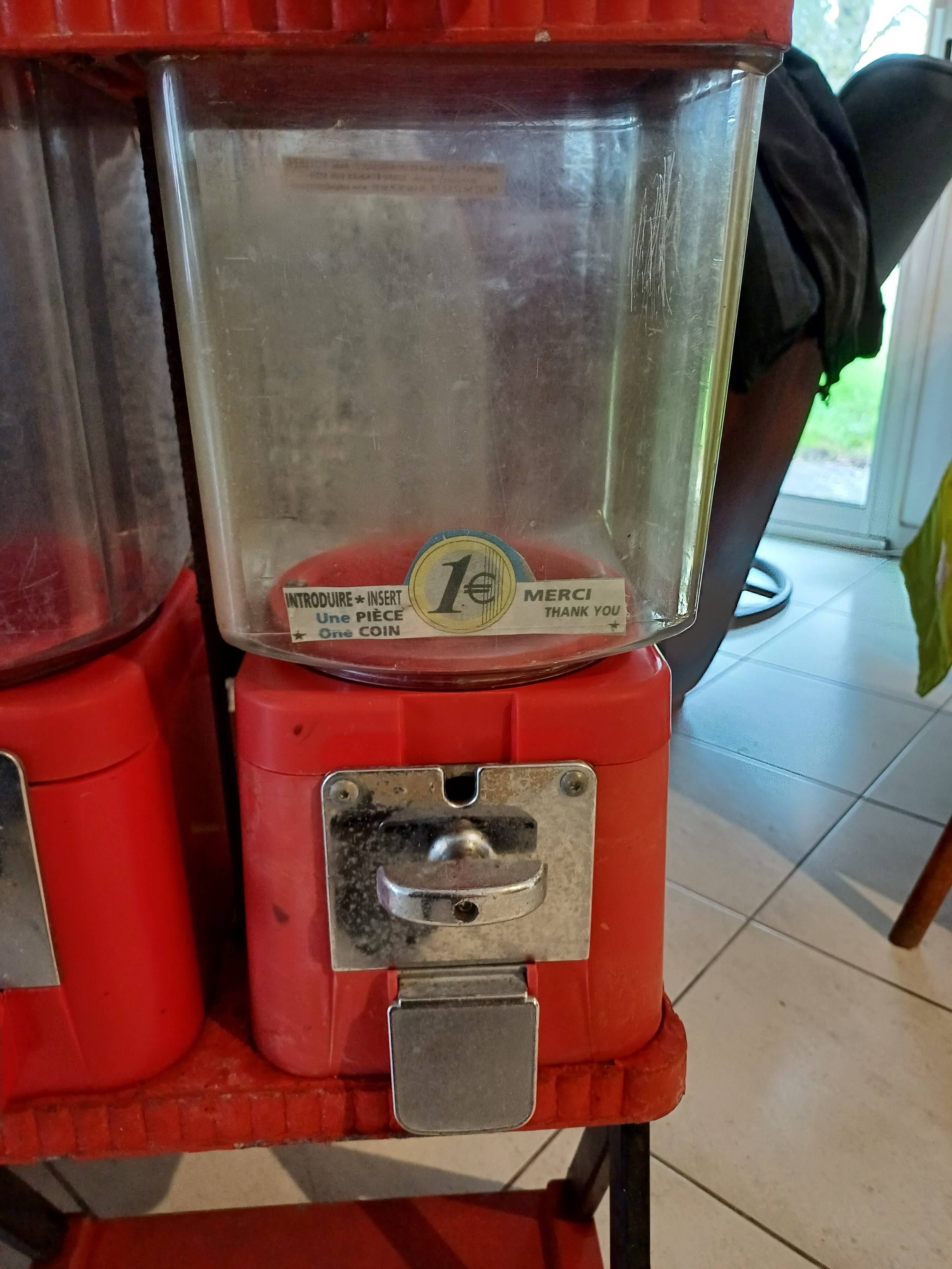 Brabo candy dispenser