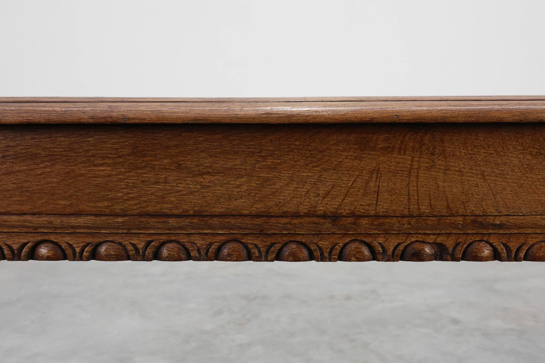 Banc en chêne sculpté jacobéen du XVIIe siècle, Royaume-Uni