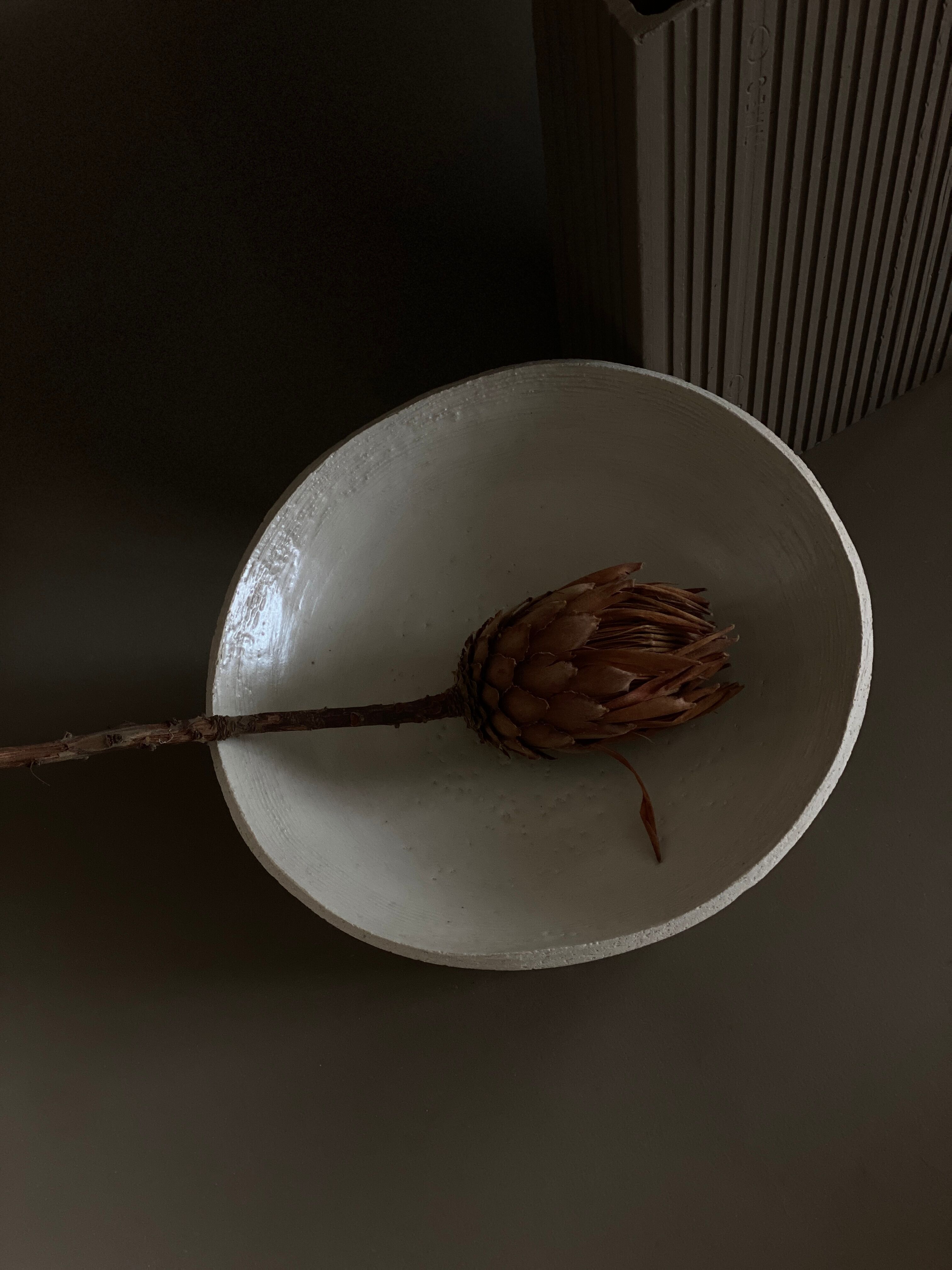 Decorative cut, ceramic