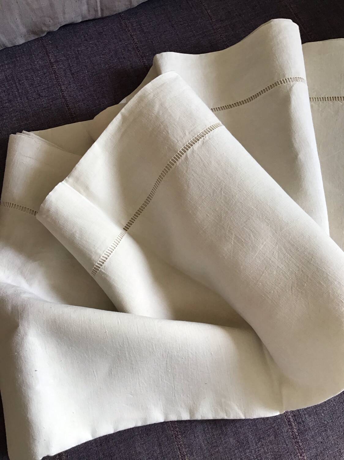 2 off-white linen sheets 230cmx330cm