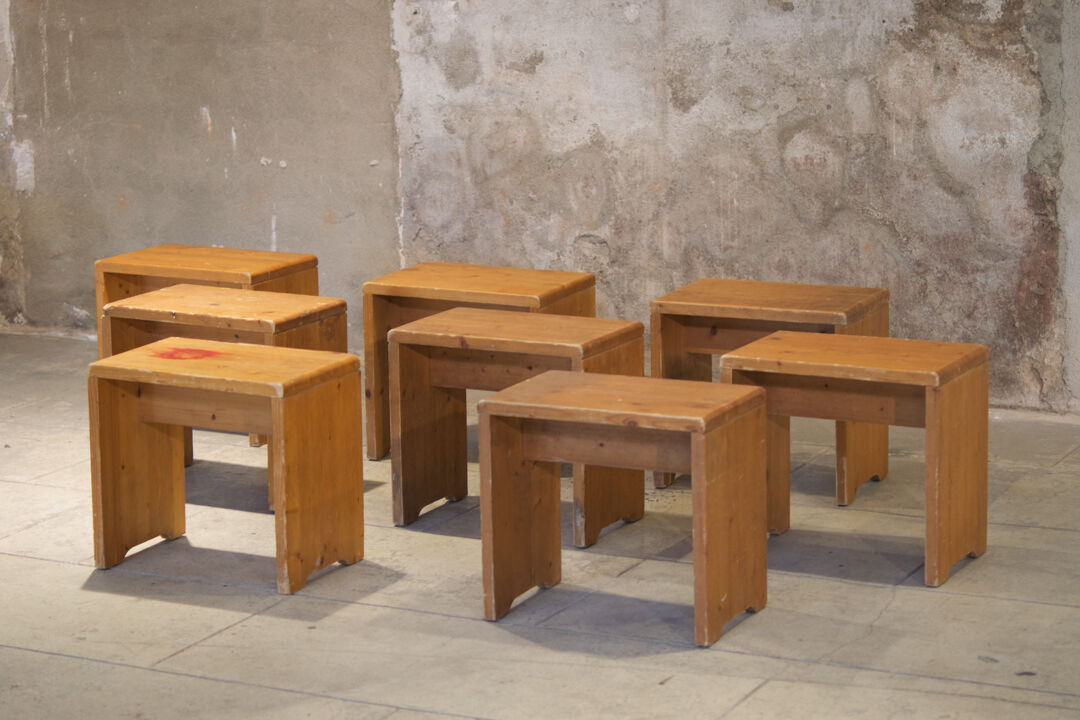 Série de huit tabourets les Arcs Charlotte Perriand