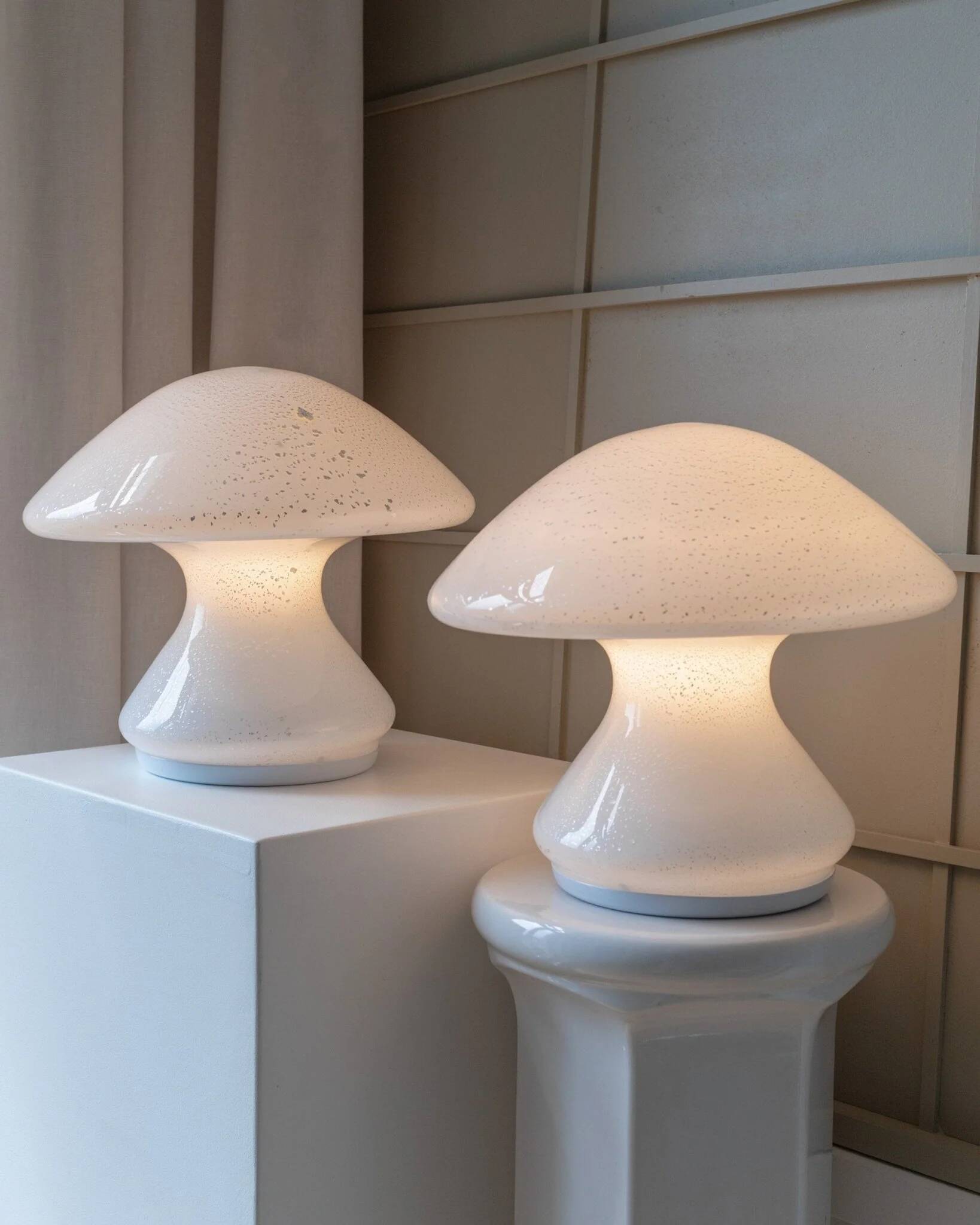 Set of 2 Murano opaline white glass mushroom table lamps with silver ring details - Space Age 1970s