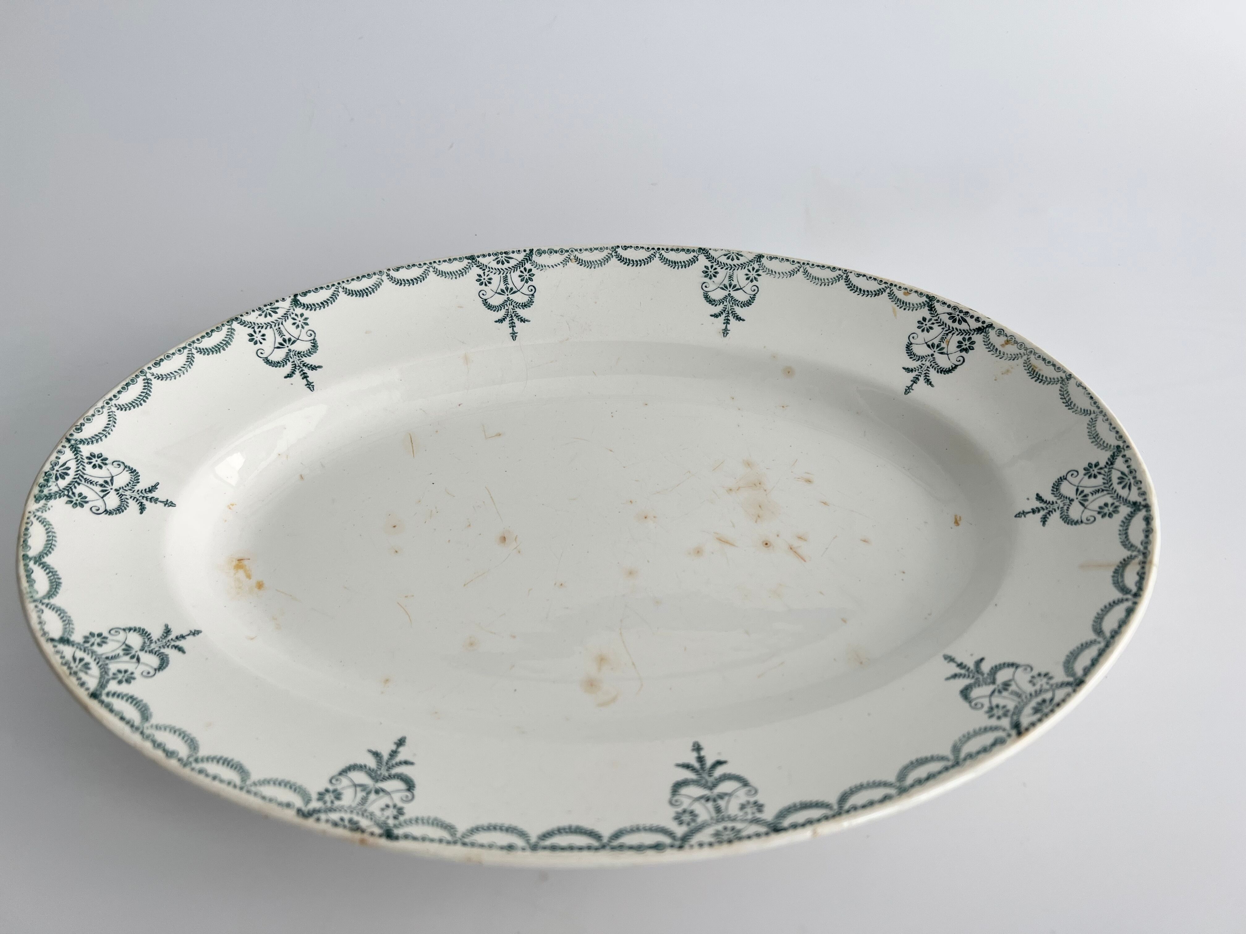 Dish Terre de Fer garland Louis XVI