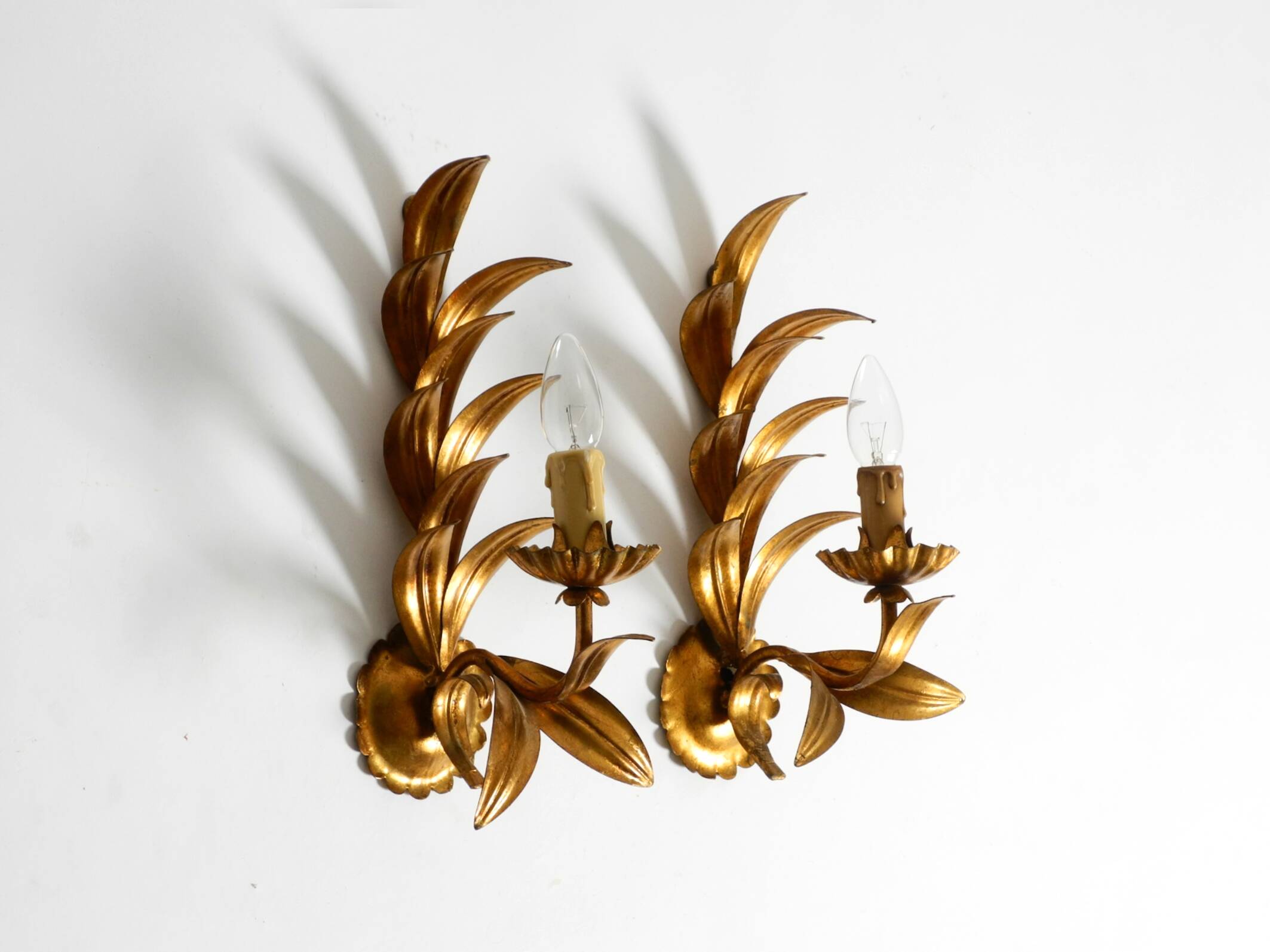 Pair of 1960s Italian gold-plated Florentine wall lamps