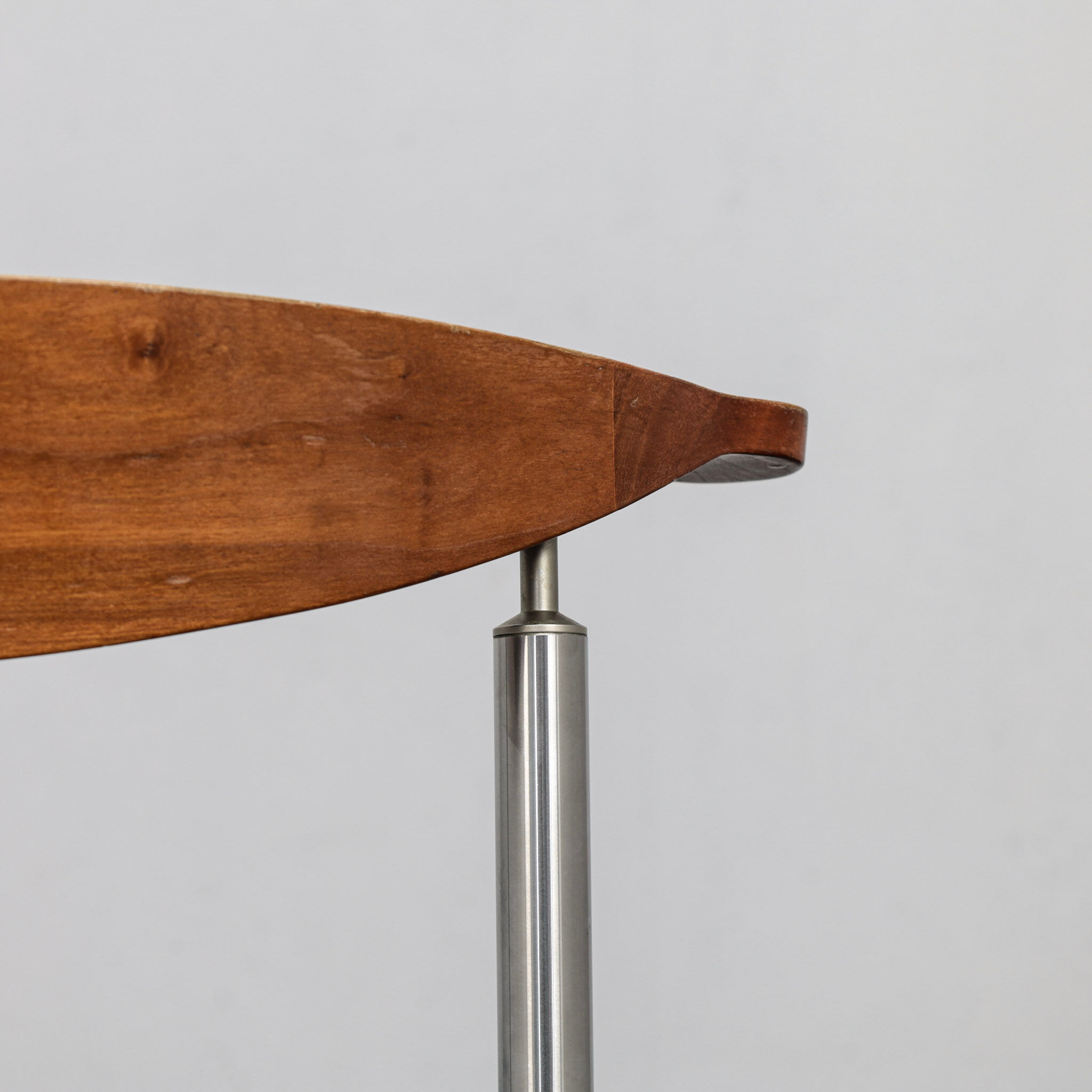 Ensemble de 4 chaises de salle à manger en cuir postmodernes, Italie, années 1990.