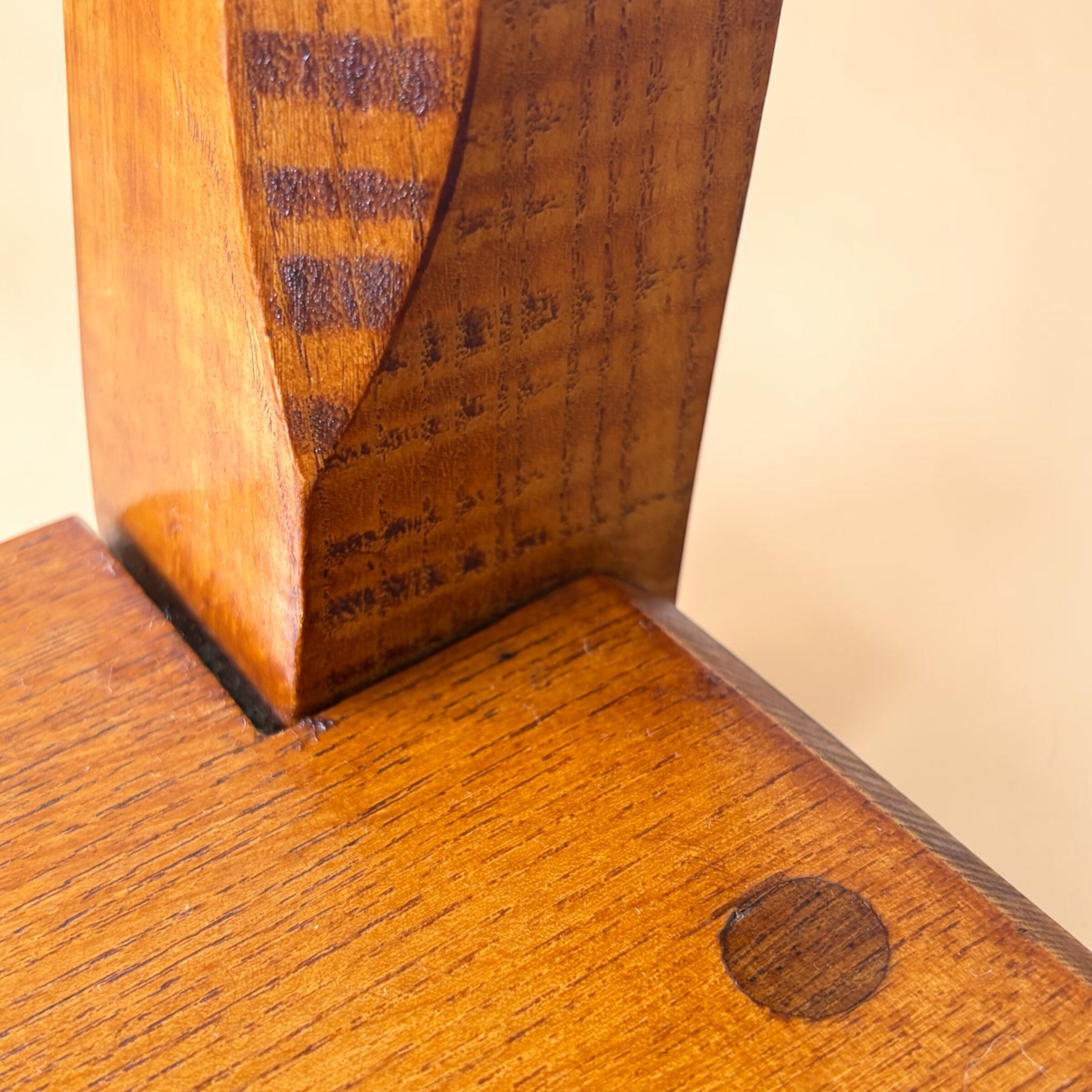Chairs in solid elm