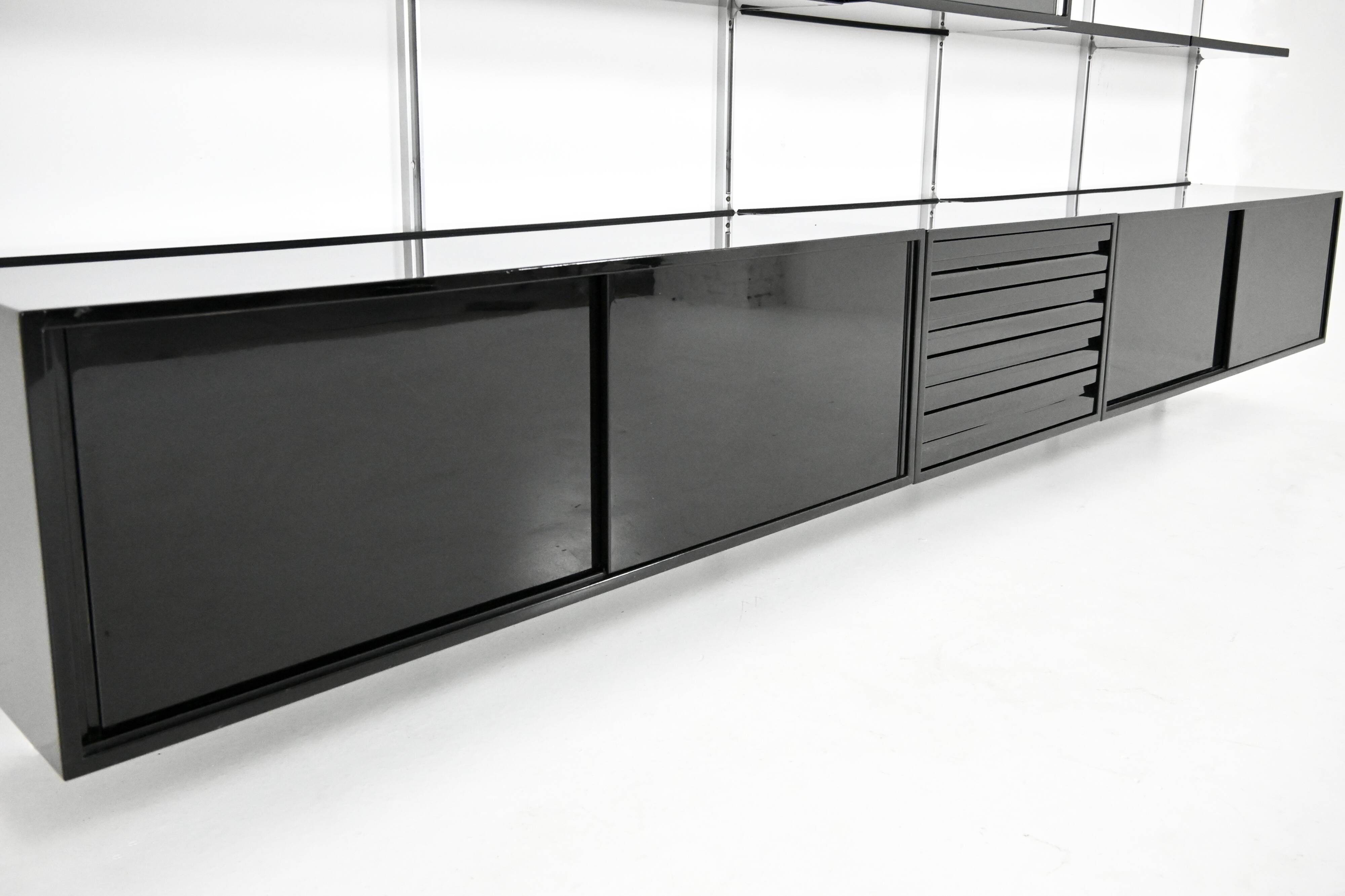 E22 bookcase by Osvaldo Borsani for Tecno, 1950s