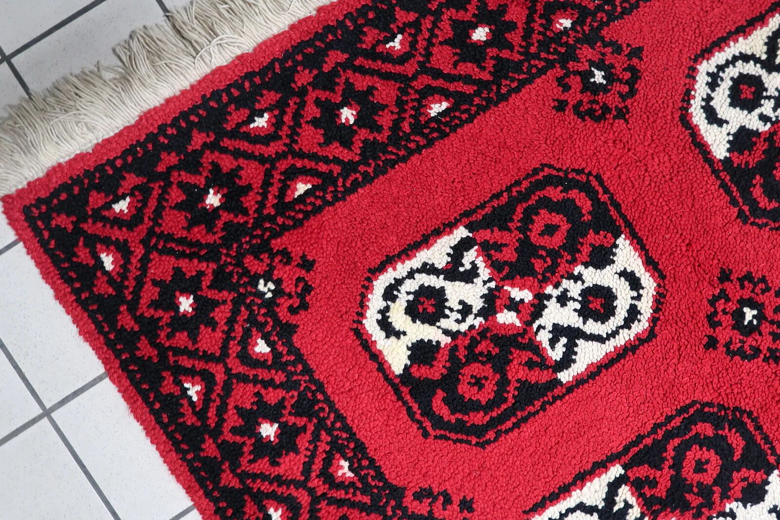 Mid-century French Savonnerie rug 4.9' x 7.7' 1950s