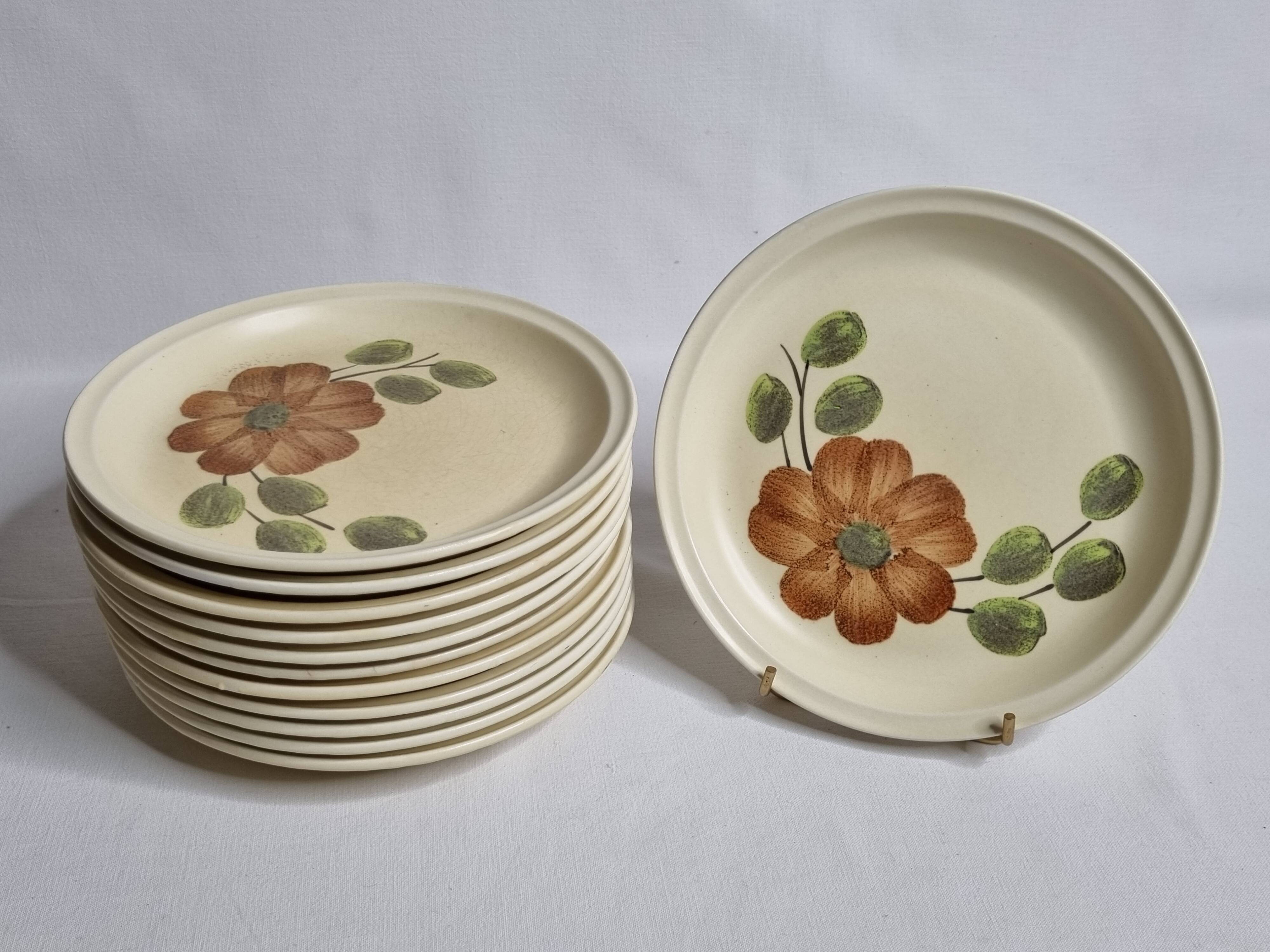Set of 12 dessert plates decorated with flowers, Revernay art workshop, 20 cm