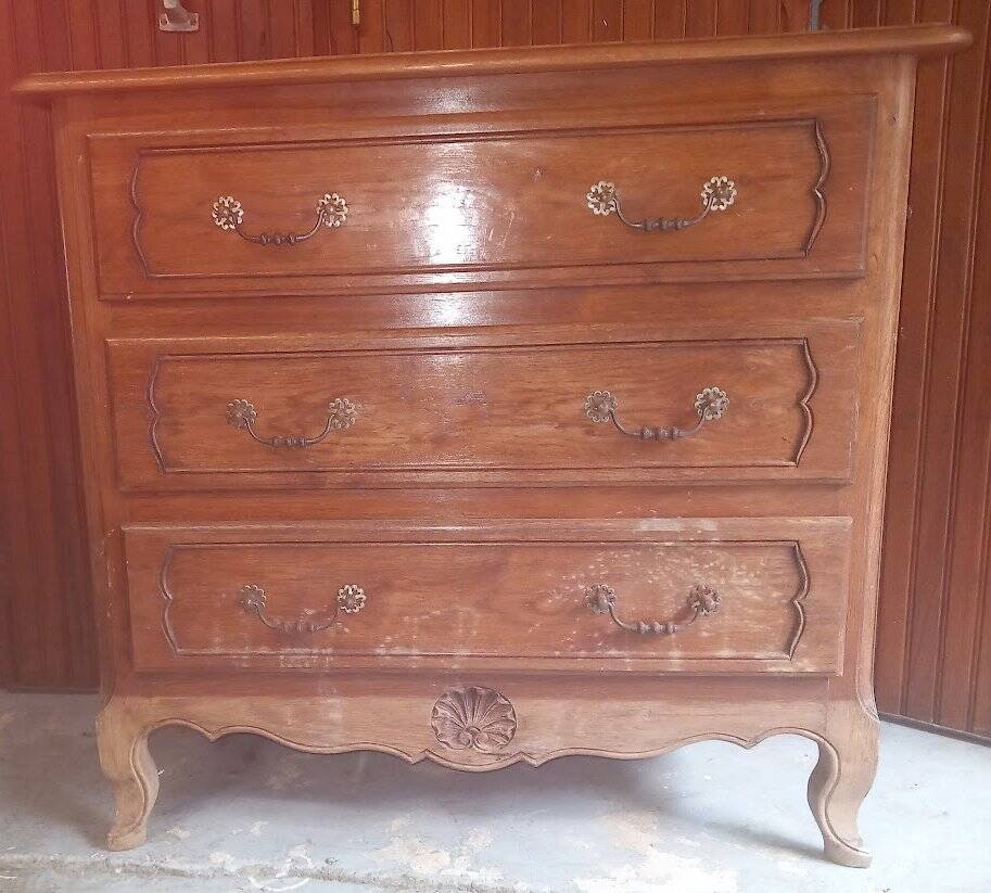 Oak chest of drawers