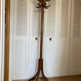 Baumann parrot coat rack