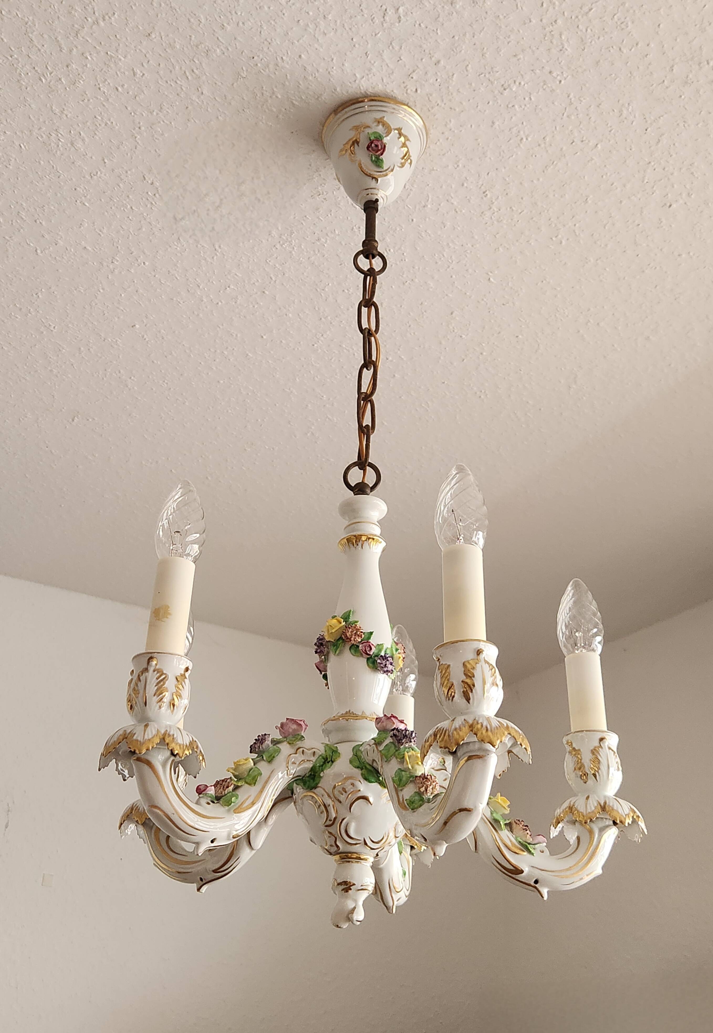 Handgeformt vergoldet vintage Porzellan Kronleuchter Capodimonte 1960er