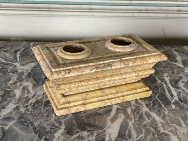 Encrier en marbre jaune Sainte Beaume