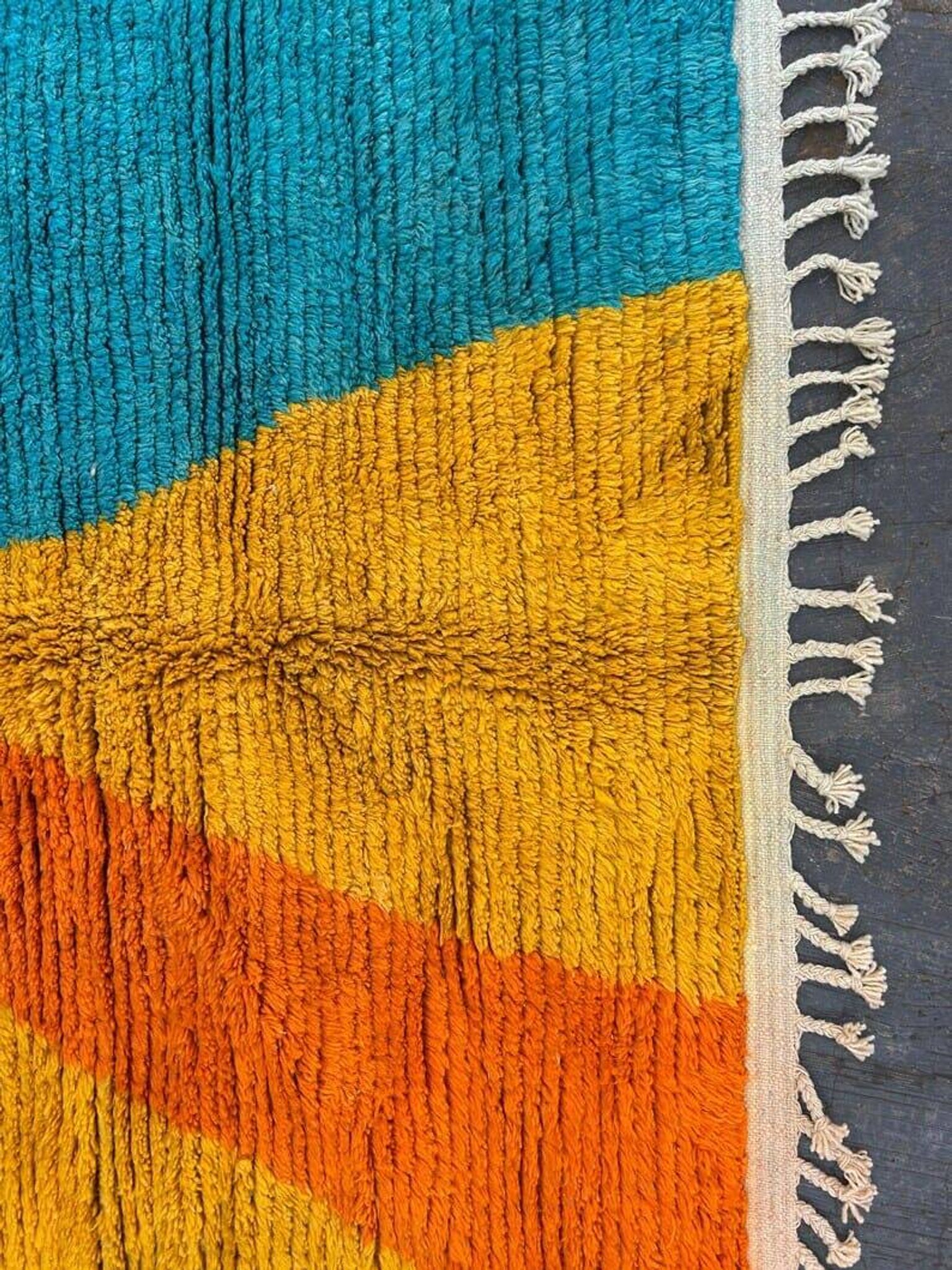 Handmade traditional Moroccan Berber rug size 150 x 250 cm