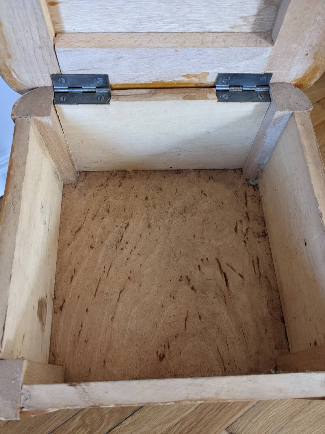 Painter's chest stool