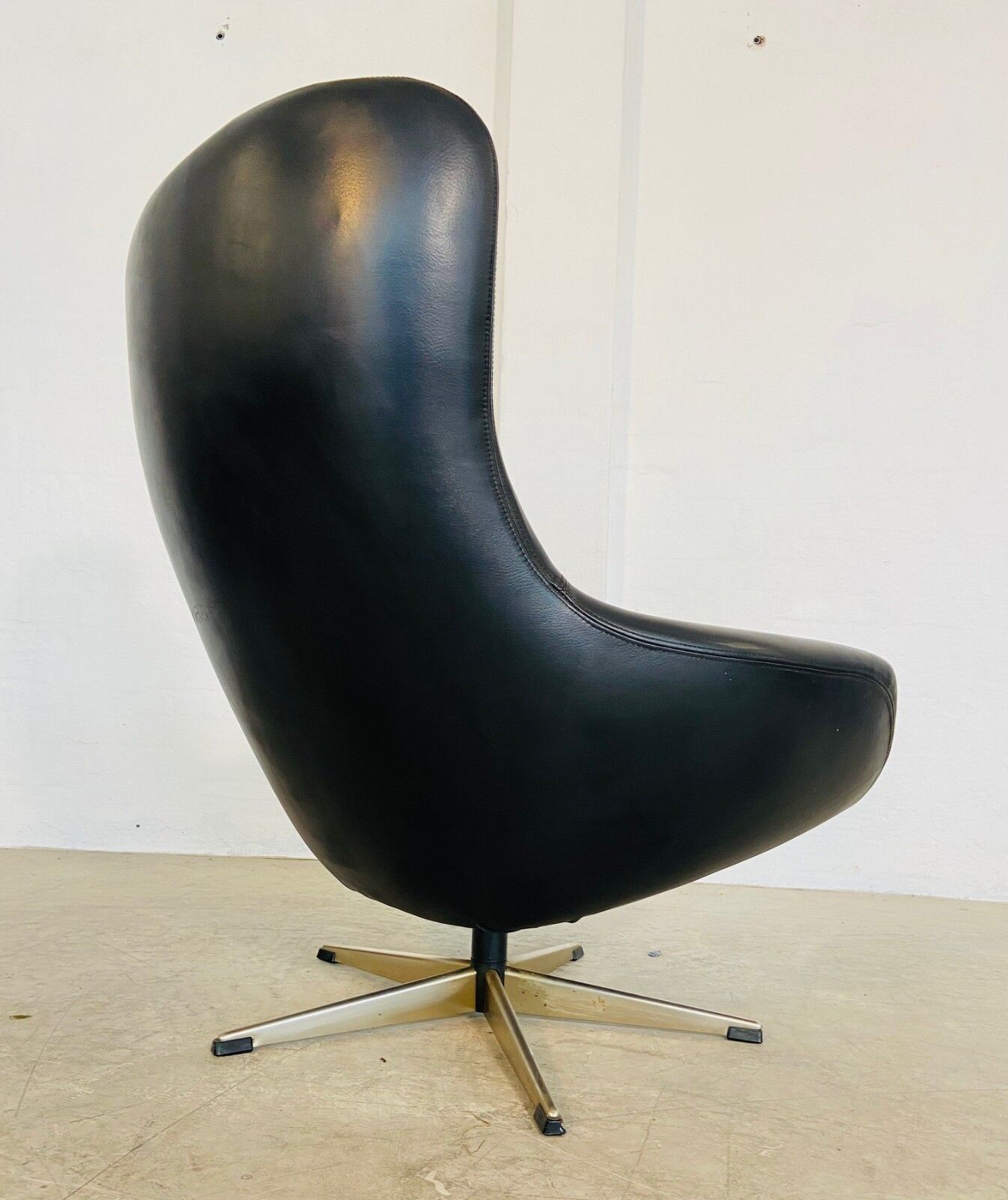 Vintage Danish mid-century black leather swivel chair, 1970s