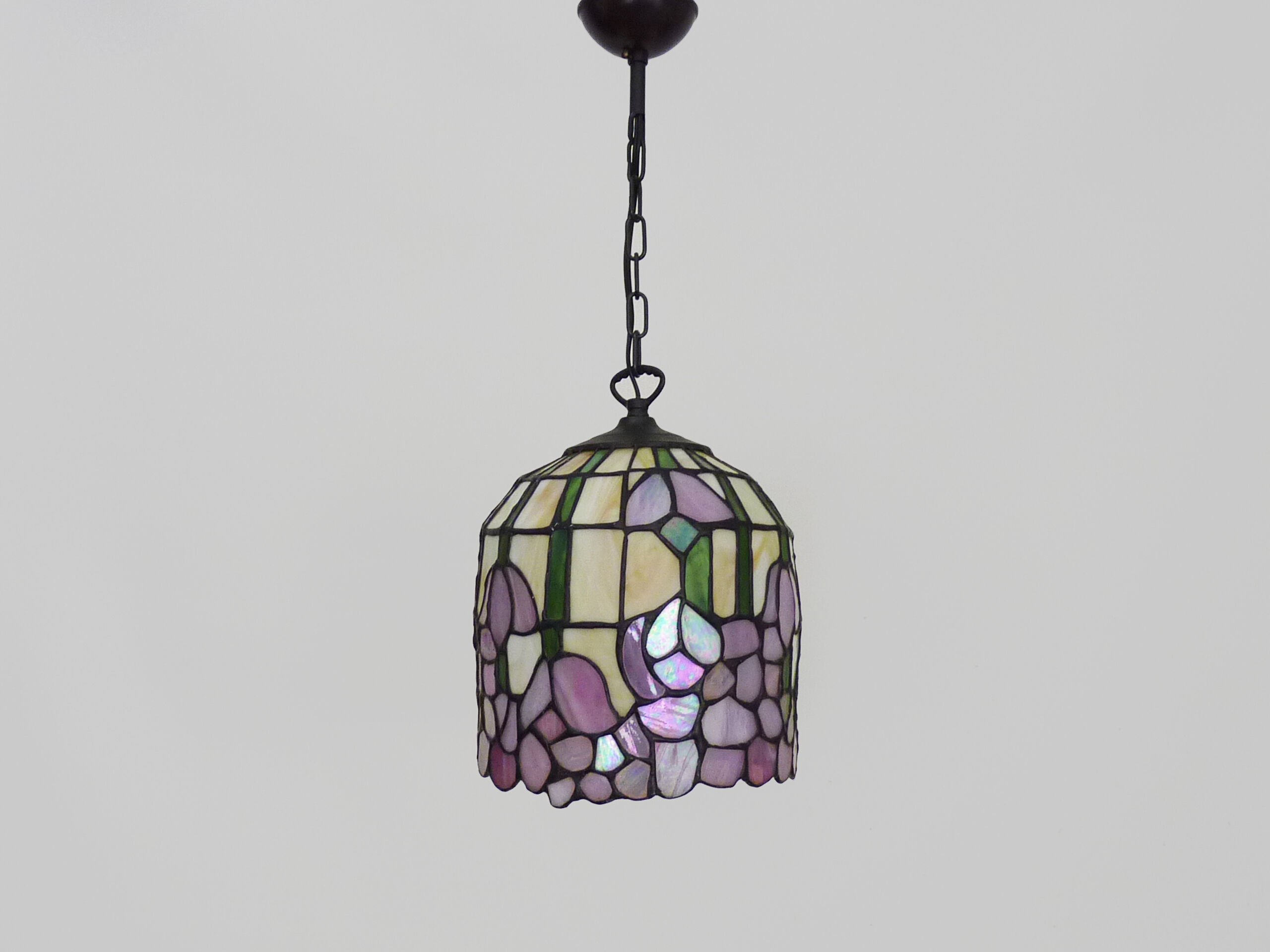 Tiffany pendant lamp in glass paste with floral decoration.